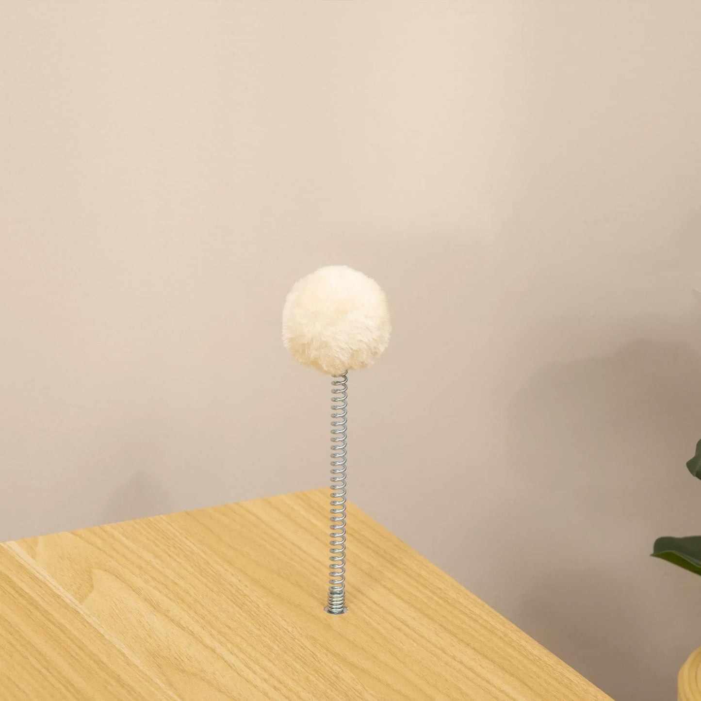 Kaķu mājiņas TV dizains ar rotaļlietu, mazgājams spilvens, 50 cm x 28 cm x 43 cm, ozols + bēšs + balts