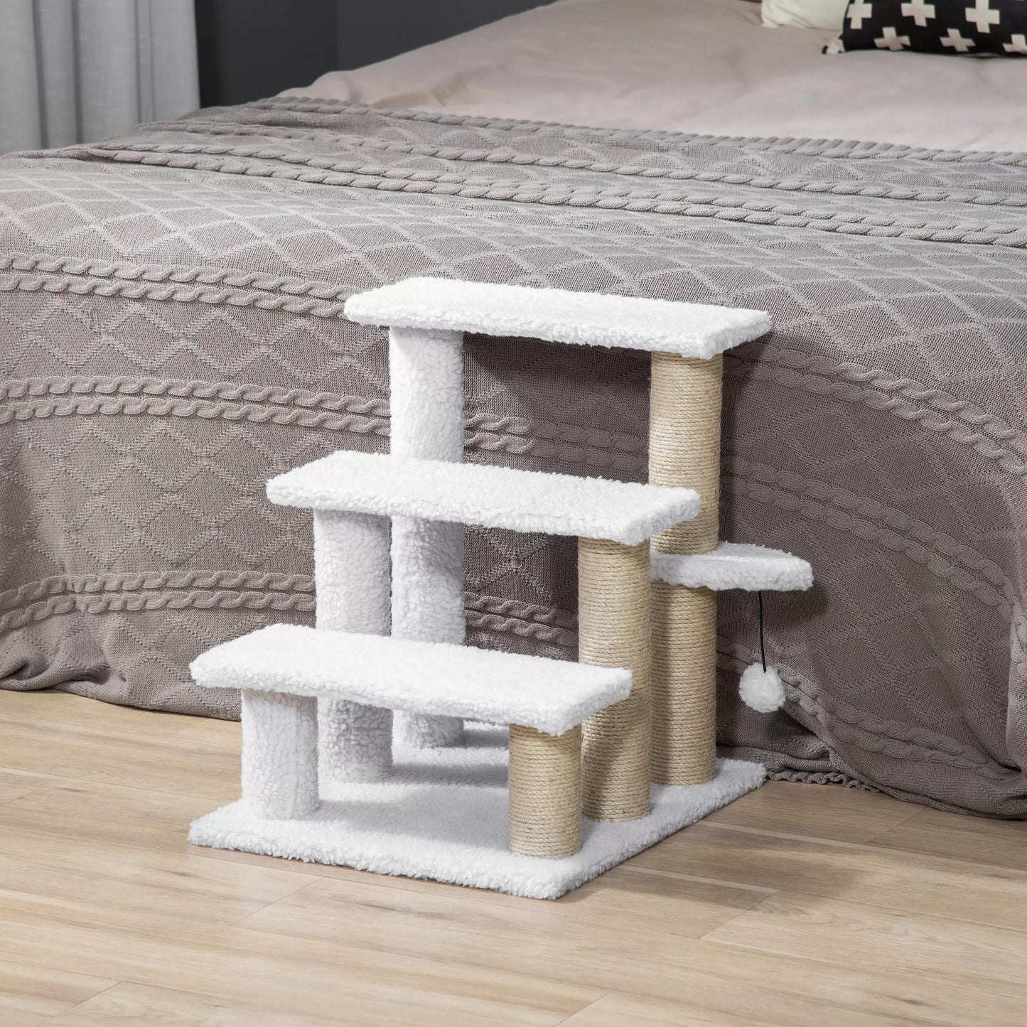 3 pakopų naminių gyvūnėlių laipteliai su draskyklėmis ir kamuoliuku, skirti katėms iki 5 kg, šunims, pliušiniai, džiuto, balti, 45 x 40 x 48 cm