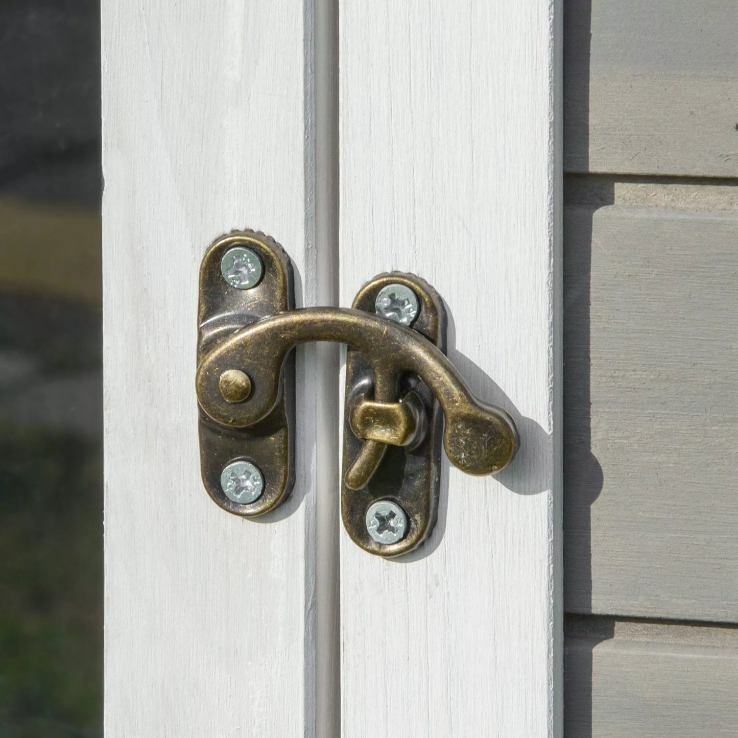 Medinis kačių namelis su terasa ir bituminiu stogu, lauko namas katėms, 115x66,5x74,7 cm, pilkas/baltas