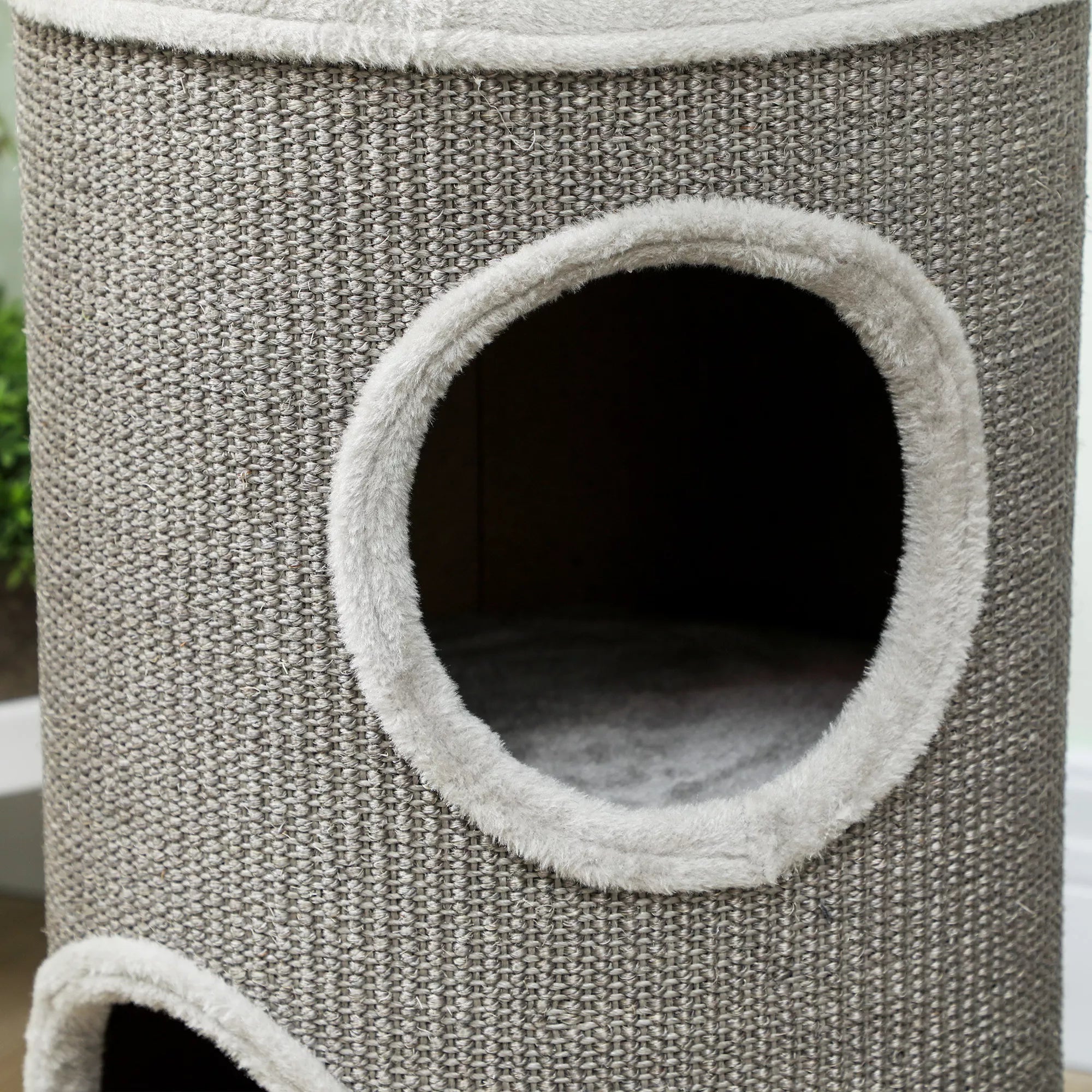 Dviaukštė draskyklė, 60 cm aukščio bokštas su 2 angomis ir pliušiniu kraštu, sizalis ir pliušas, 60x35x35 cm, šviesiai pilka