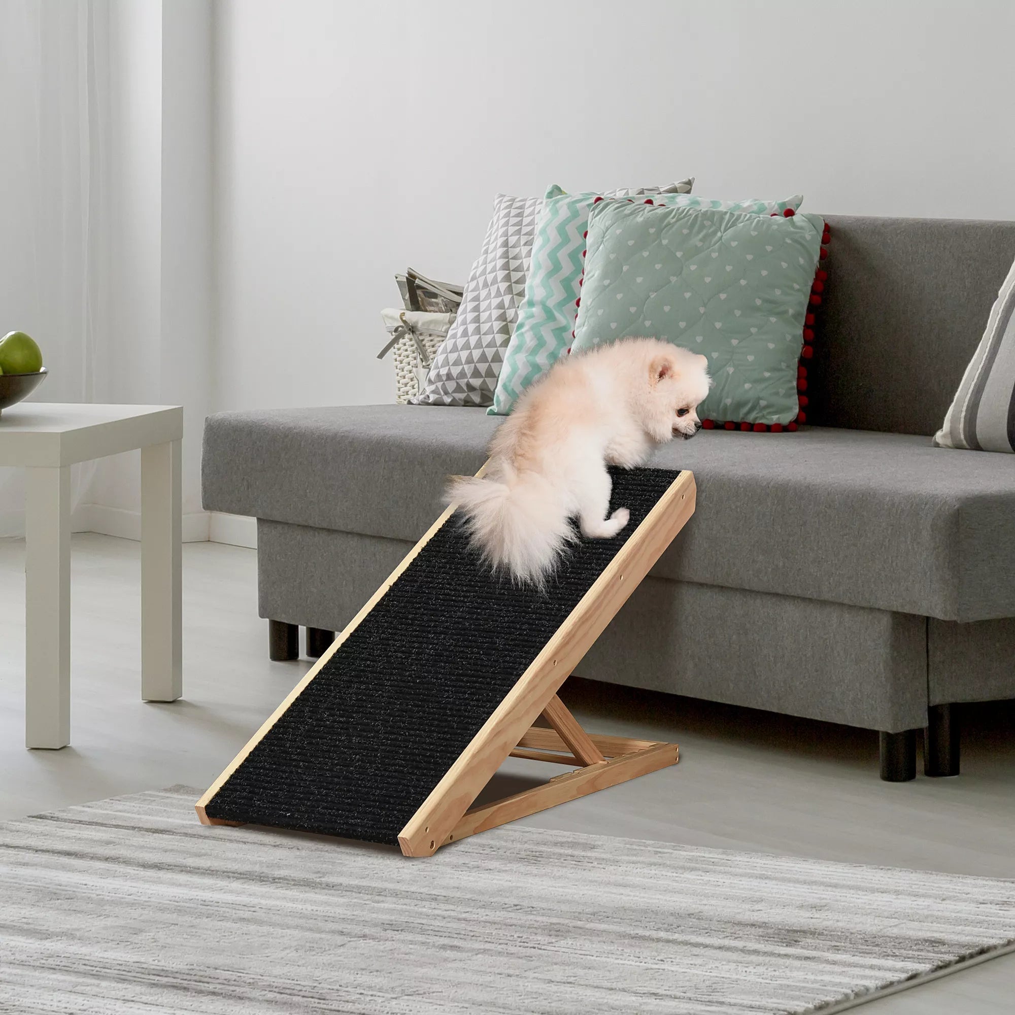 Regulējama suņu rampa ar neslīdošu paklājiņu lieliem suņiem. Materiāls: priedes koks, poliesters. Krāsa: melna + dabīgs koks. Izmēri: 90 cm garums x 40 cm platums x 61 cm augstums.