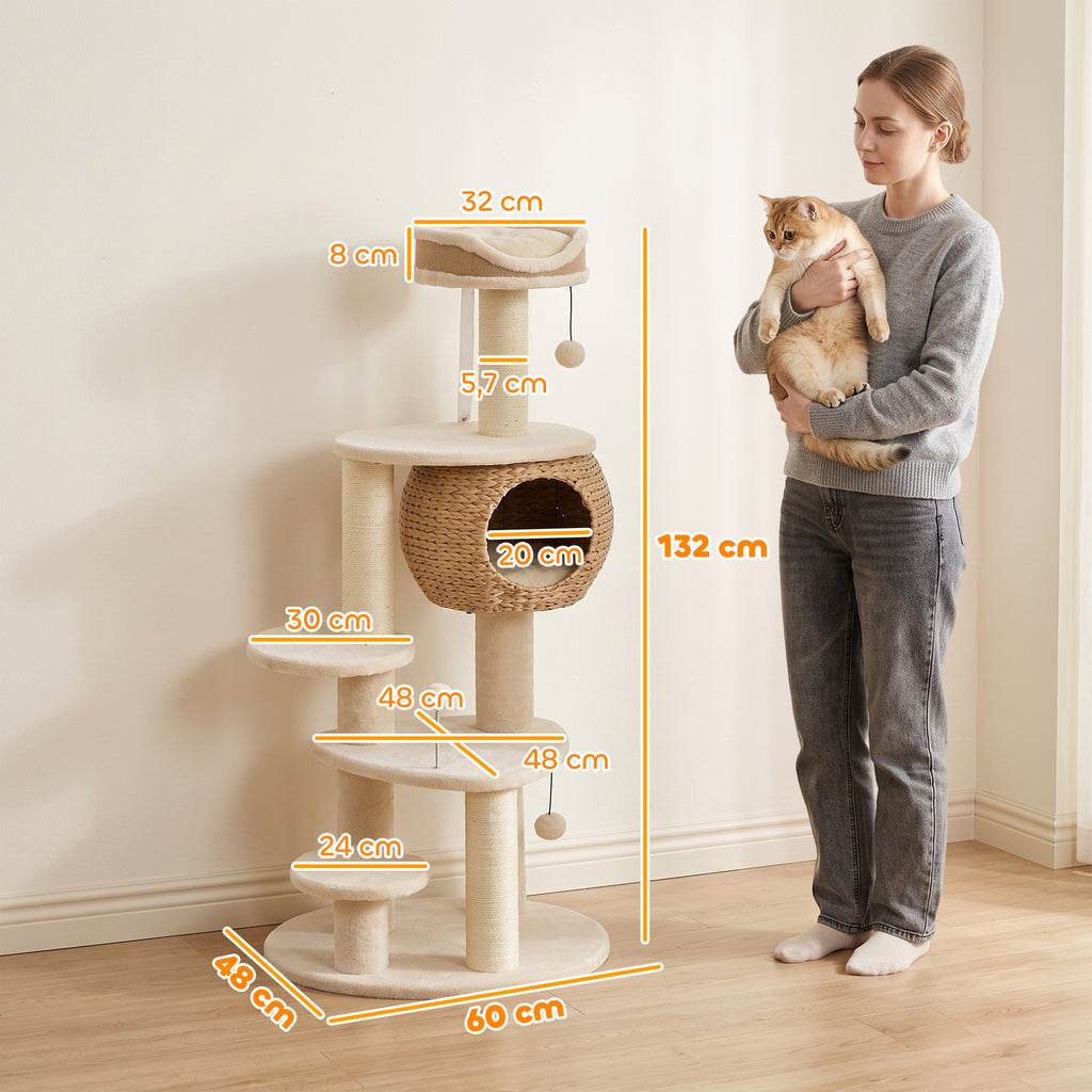 Draskyklė 132 cm su pintu švendrių nameliu, guoliu, 3 stulpais ir 3 kamuoliukais, 1–2 katėms iki 6 kg, smėlio spalvos