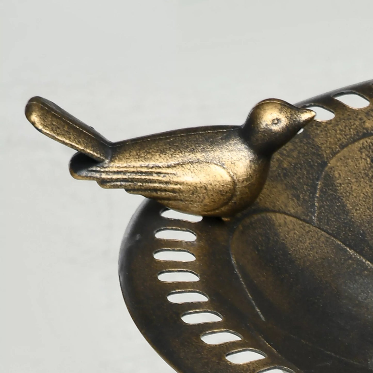 Paukščių girdykla, paukščių vonia su statulėle, gėlių motyvas, 2 baseinai, plastikas, senovinis stilius, 50B x 72H cm, bronzos spalvos