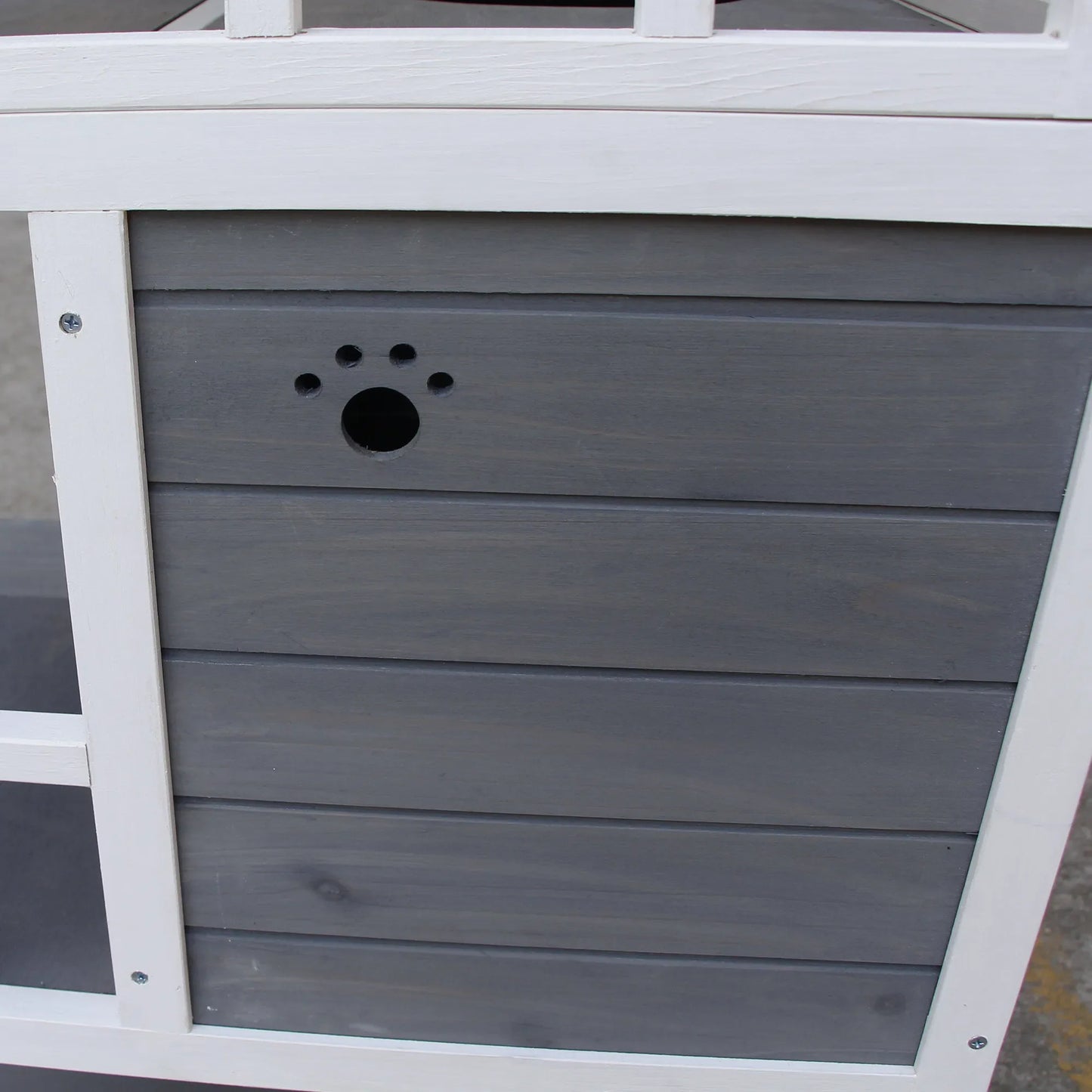 Katės namelis, eglės mediena, lauko katės būda su terasa, katės guolis, 4 aukštai, katės vila su laiptais, asfaltinis stogas, atsparus žiemai, smulkių gyvūnėlių namelis, pilkas, 75,5 x 75 x 137 cm