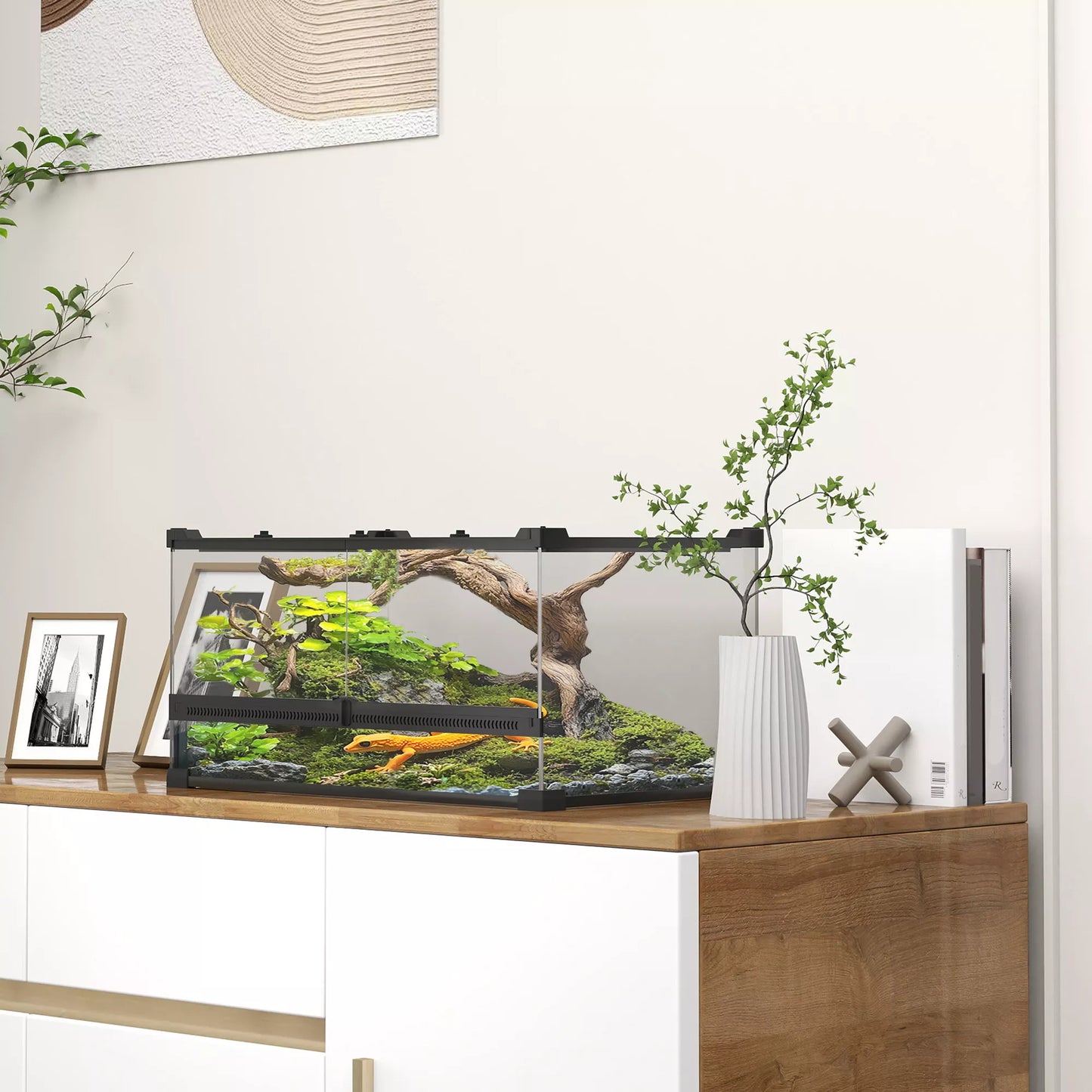 Stiklinis terariumas ropliams, paaukštintas ir vandeniui atsparus dugnas, sagties užraktas