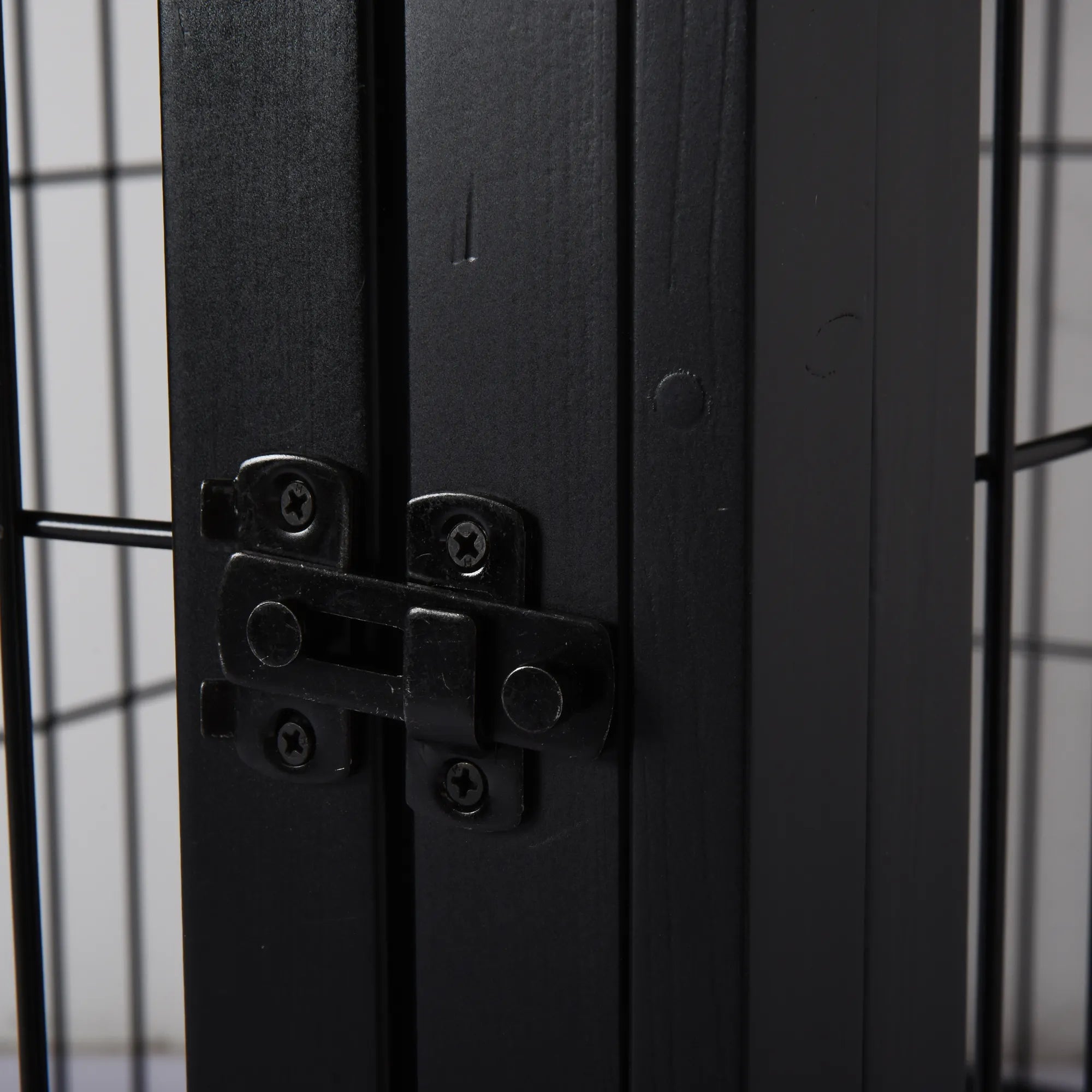 Suņu transportēšanas kaste 58,5 cm x 81 cm x 66 cm ar durvīm, MDF koks un dzelzs, 58,5 cm x 81 cm x 66 cm, melna