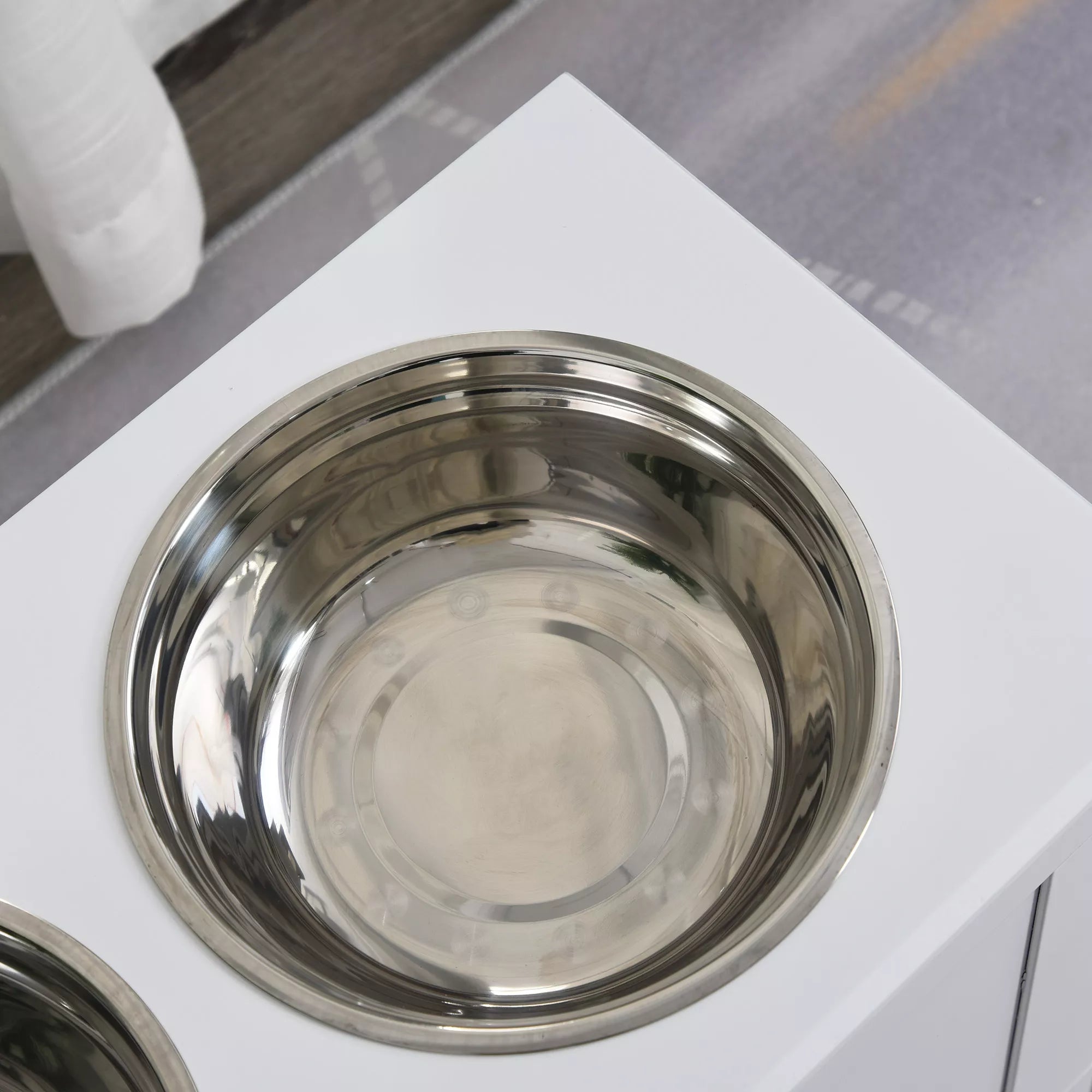 Paaukštintas šunų dubenėlis, maisto dubenėlis su laikymo vieta, vandens dubenėlis, 2 x 2000 ml nerūdijančio plieno dubenėliai, šunų dubenėliai, ėdalo dubenėlis, šėrimo stotelė šunims, katėms, baltas