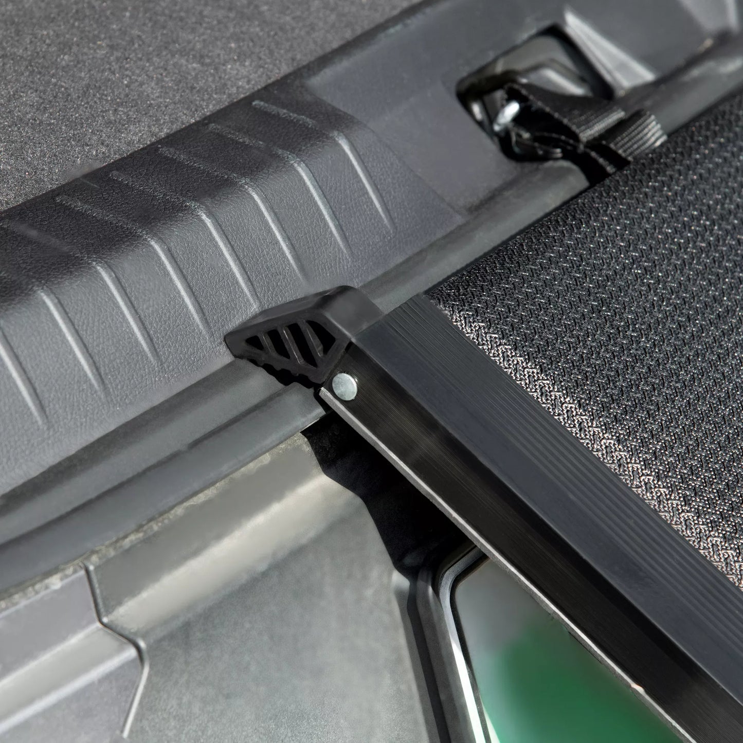 Sulankstoma neslystanti rampa gyvūnams, šunims iki 40 kg, 158 cm x 43.5 cm x 2.5 cm, juoda