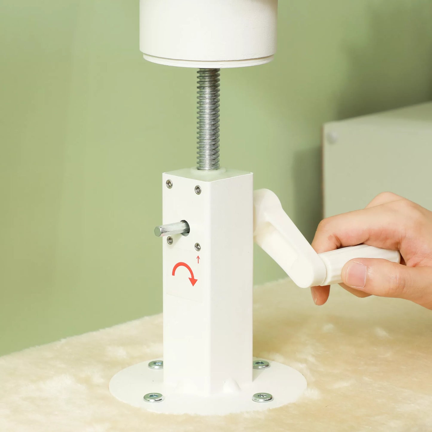 Draskyklė, reguliuojamas aukštis 225–275 cm, stabilus pagrindas, apsauga nuo apvirtimo, pliušinis apmušalas, kreminė balta spalva