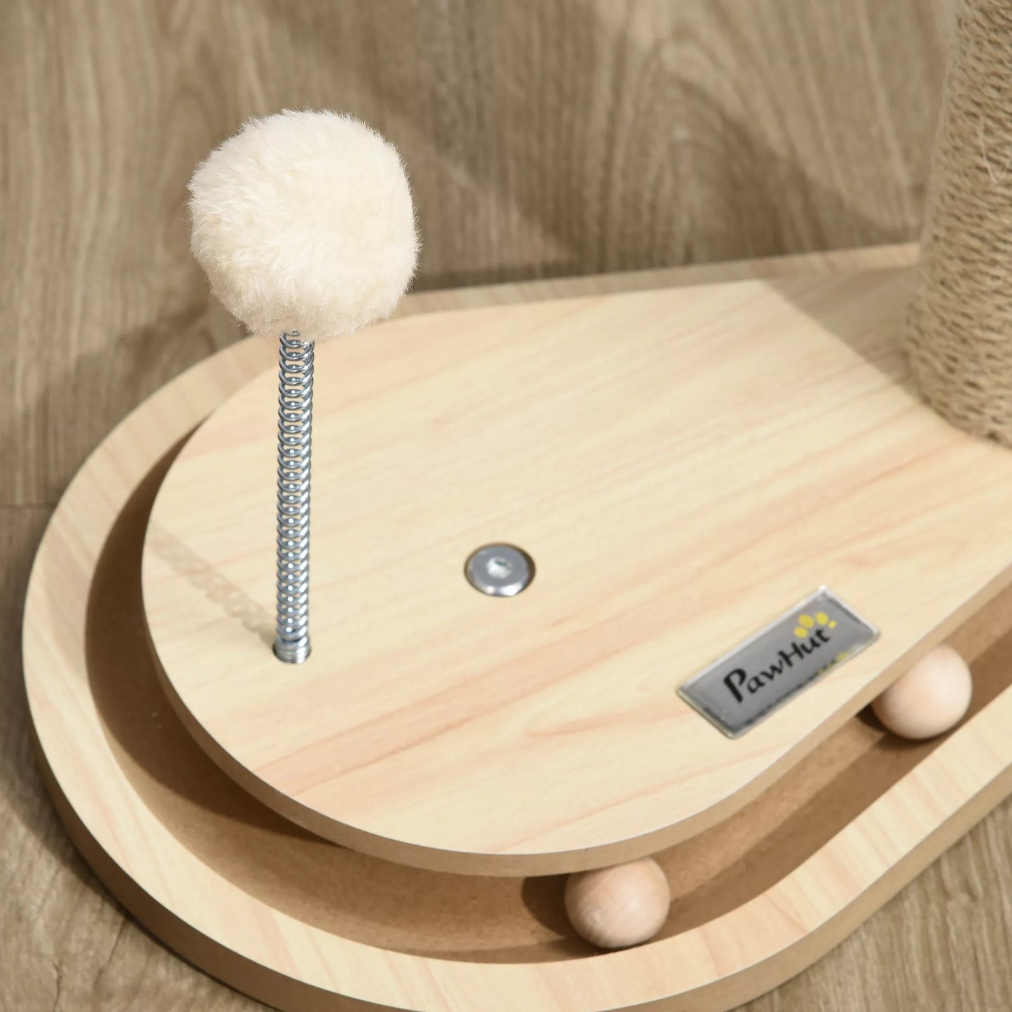 Katės draskyklė kačiukams su žaislu, kamuoliukų takeliu, kamuoliuku su spyruokle, 35 cm x 23 cm x 40 cm, natūrali