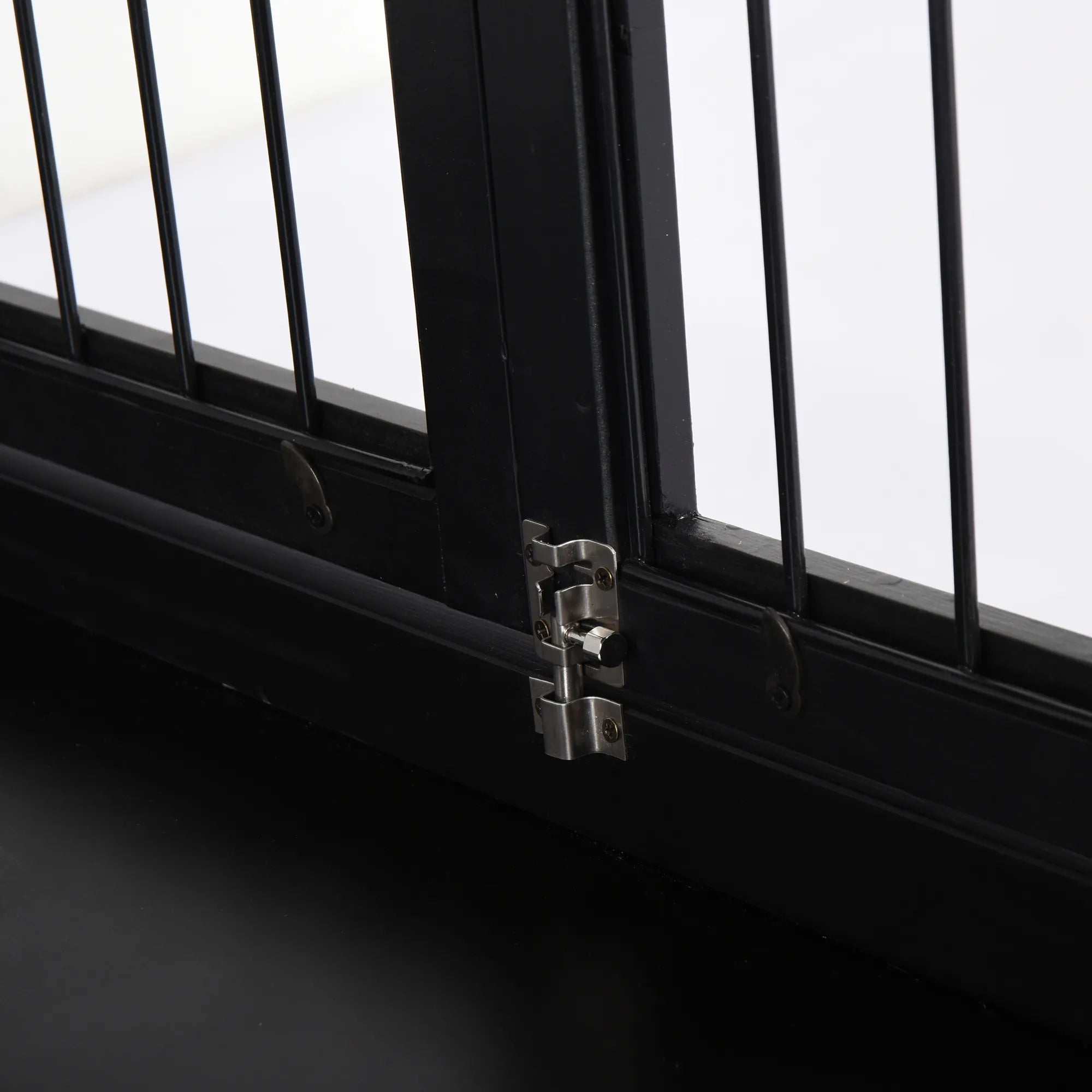 Suņu transportēšanas kaste 58,5 cm x 81 cm x 66 cm ar durvīm, MDF koks un dzelzs, 58,5 cm x 81 cm x 66 cm, melna