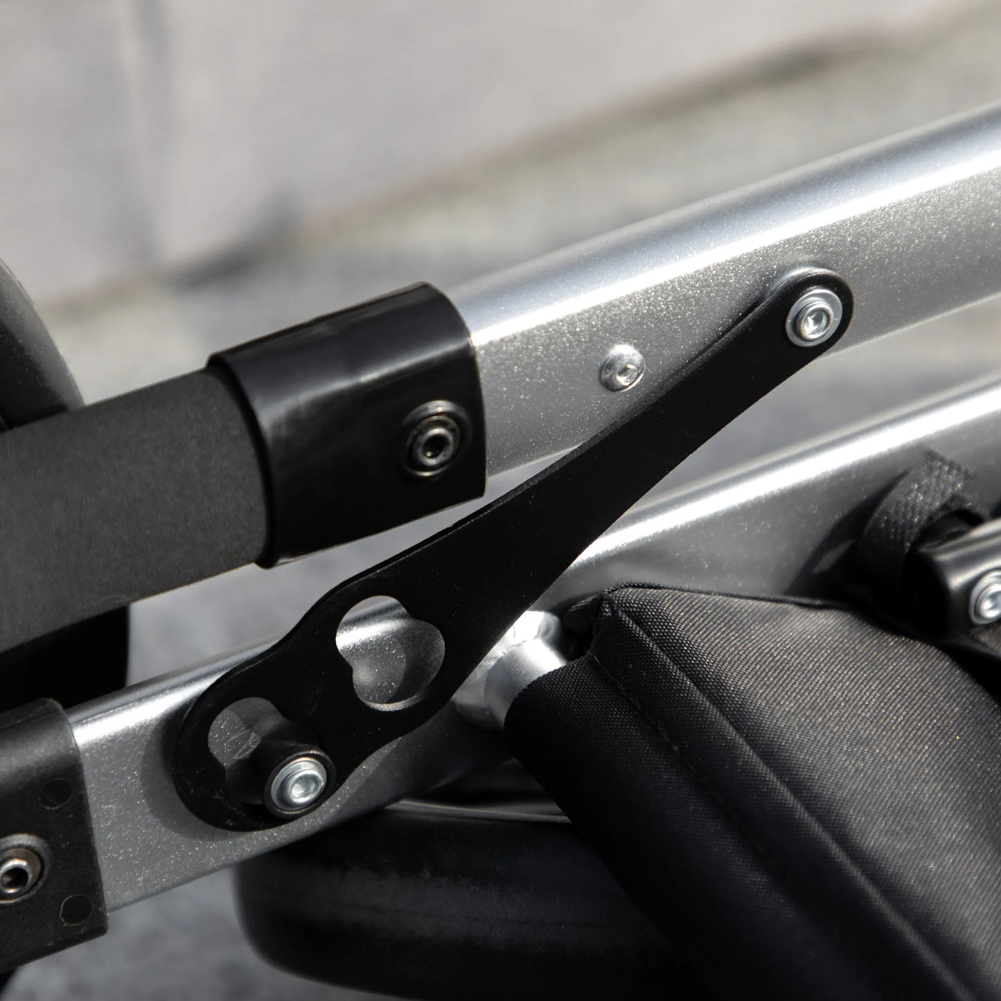 2-in-1 Šunų vežimėlis / nešynė iki 10kg, su pagalvėle, sulankstomas, 1 laikymo krepšys, 83 cm x 58 cm x 102 cm, juodas