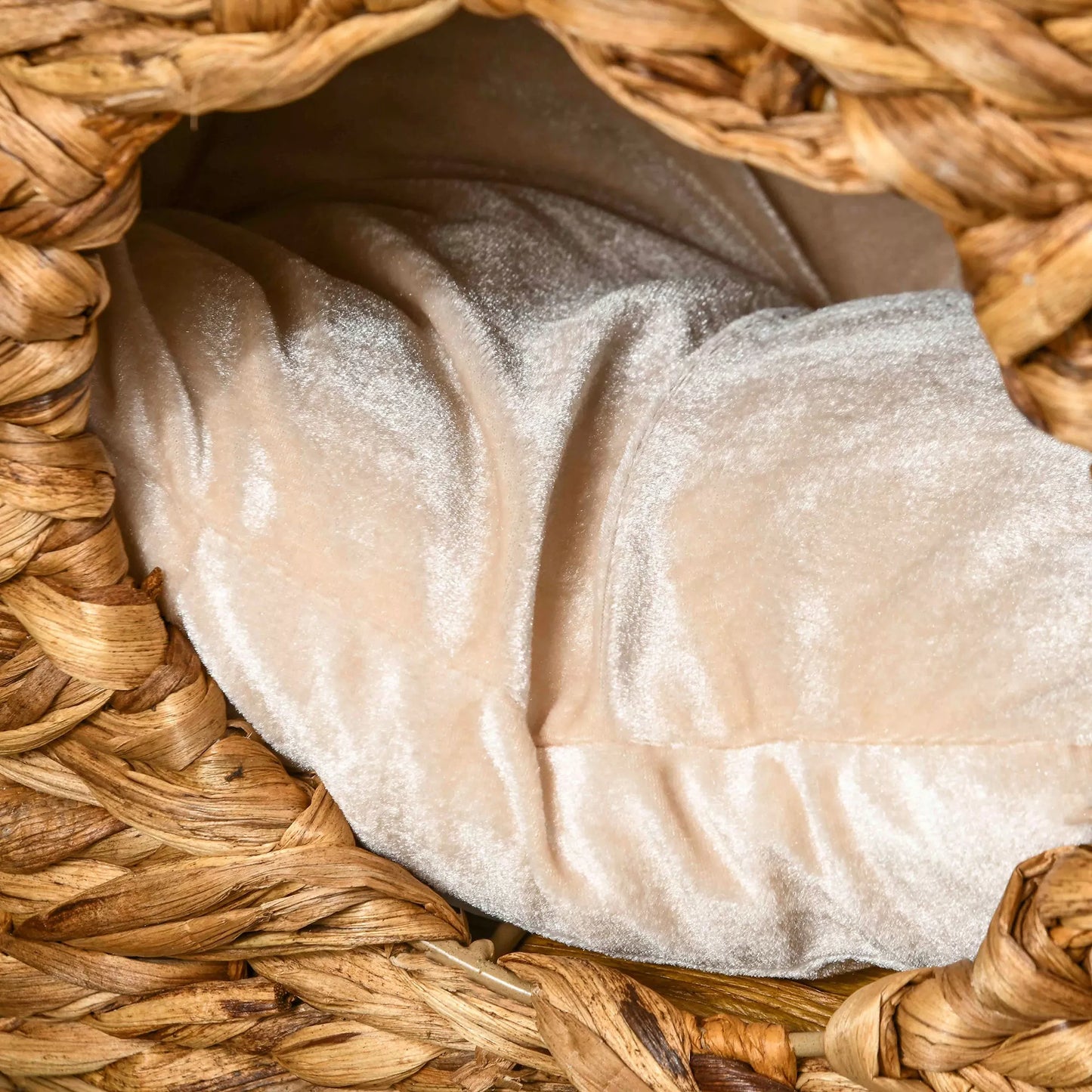 Kaķu māja ar skrāpējamo stabu, 3 līmeņi, mīksti spilveni, durvis, ūdens hiacinte, gaiši brūna