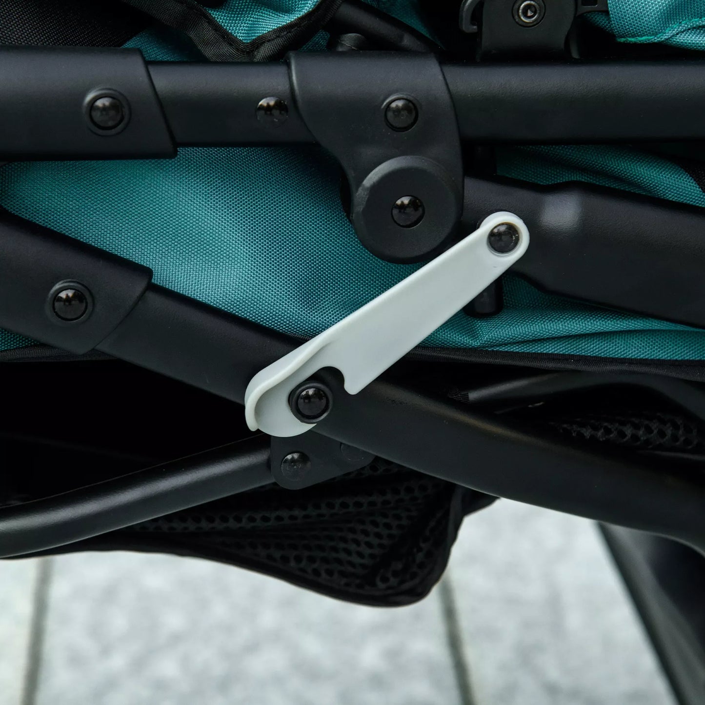 Šunų vežimėlis, sulankstomas, apsauga nuo saulės, tinklelio langas, laikymo krepšys, tamsiai žalias, 111 x 58 x 107 cm