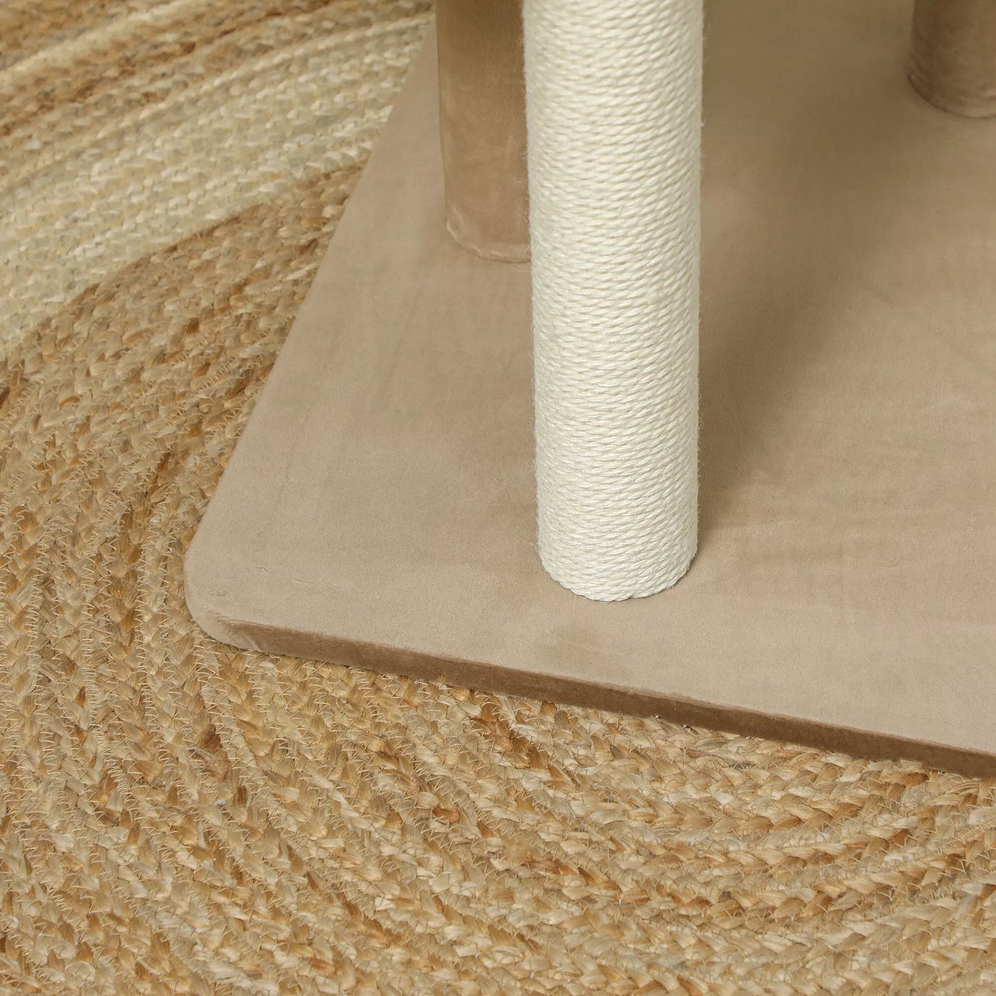 Kačių draskyklė su 2 aukštais, žaidimo kamuoliuku, draskymo stulpeliais, draskymo rutuliukais, iki 7 kg, 56 x 54 x 86 cm, ruda