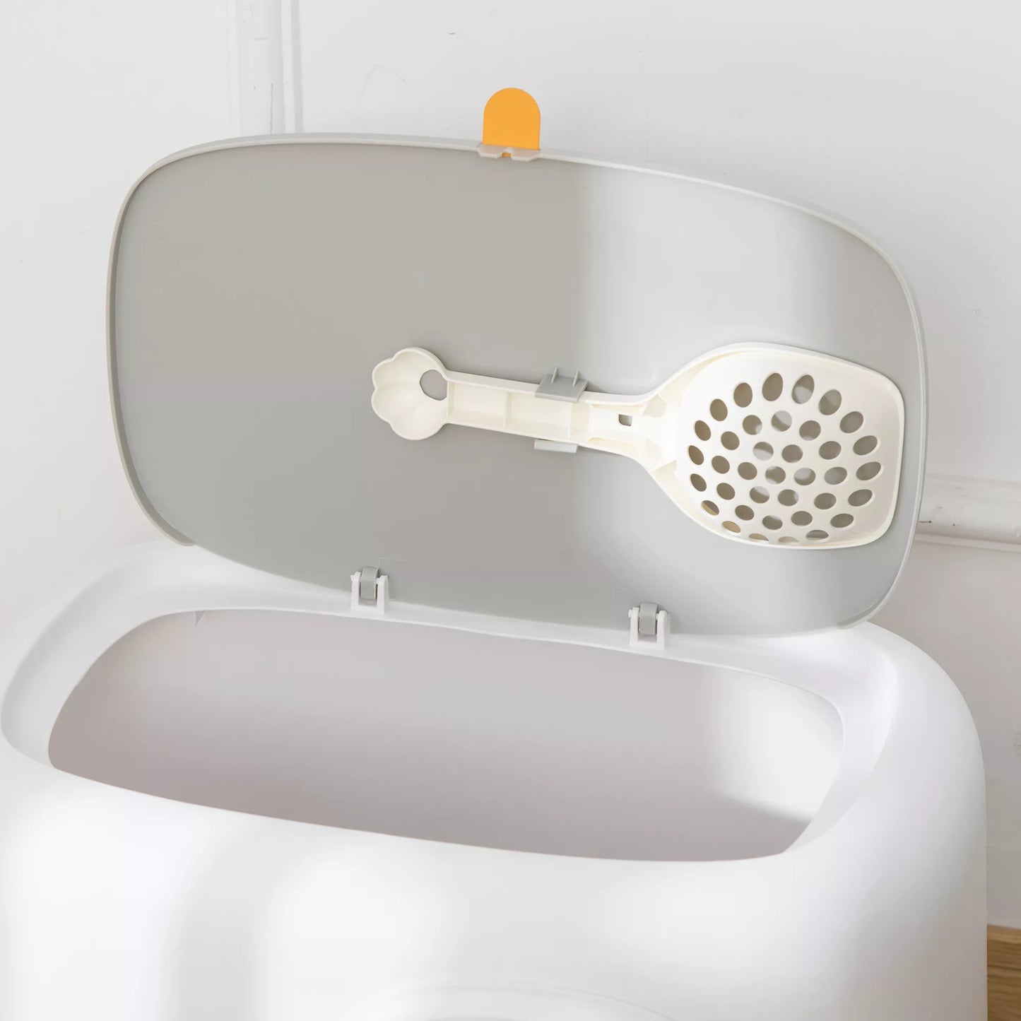 PawHut Katytės tualetas su dangčiu ir kraiko kastuvėliu, grotelėmis, XXL dydžio katytės tualetas katėms iki 5 kg, 55 x 40 x 39 cm, baltas